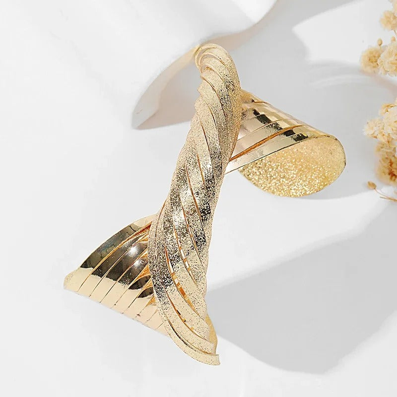 Twisted Cuff Bangle in Aurum