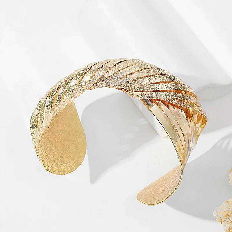 Twisted Cuff Bangle in Aurum